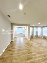 830 S Greenway Dr in Westlake, OH - Foto de edificio - Building Photo