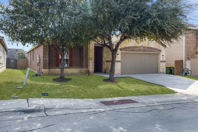 322 Walnut Crest in Selma, TX - Foto de edificio - Building Photo