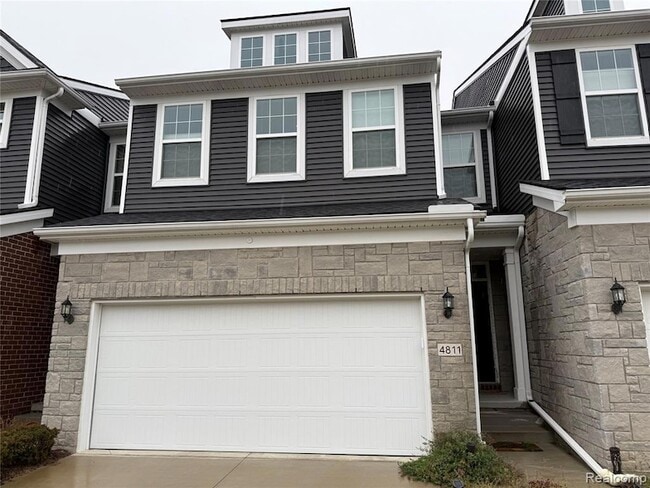 4811 Broomfield Wy, Unit E-20 in Orion Township, MI - Building Photo - Building Photo