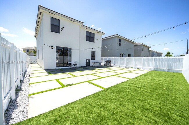 715 SE 17th Ave in Homestead, FL - Building Photo - Building Photo