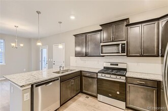 847 Quatar St in Aurora, CO - Building Photo - Building Photo