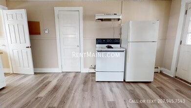 172 College Ave, Unit 6 in Waterville, ME - Foto de edificio - Building Photo