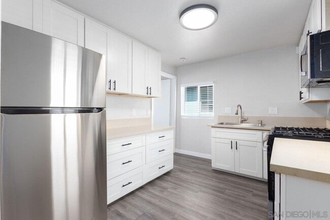 property at 2856 Franklin Ave
