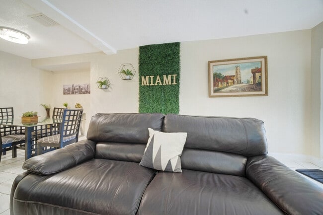 1030 NW 144th St in Miami, FL - Building Photo - Building Photo