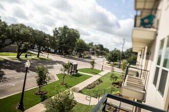 801 S Bishop Ave in Dallas, TX - Building Photo - Building Photo