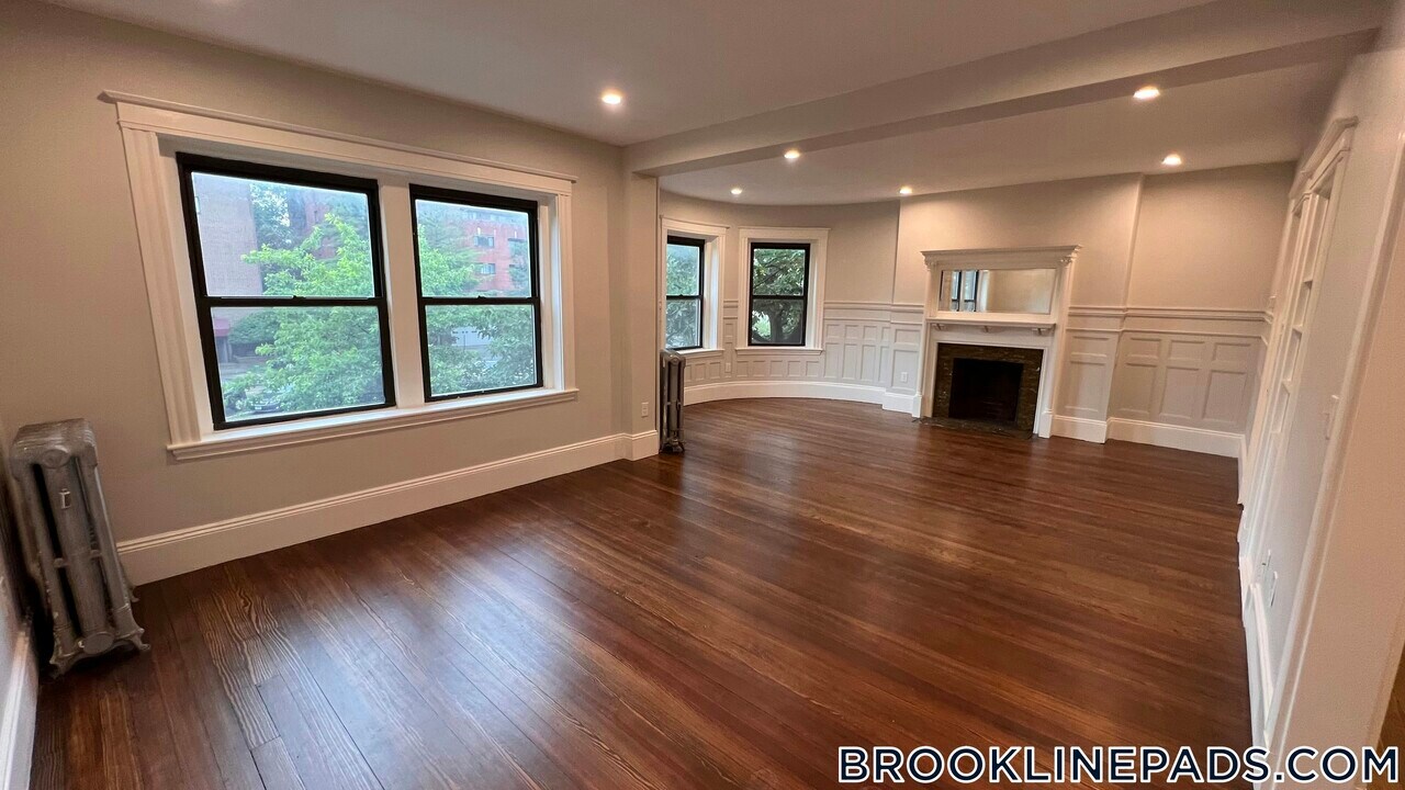 1855 Beacon St in Brookline, MA - Building Photo