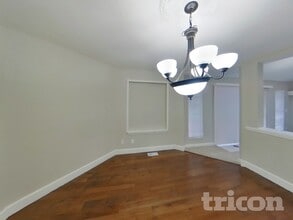 302 3rd Ave SE in Pacific, WA - Building Photo - Building Photo