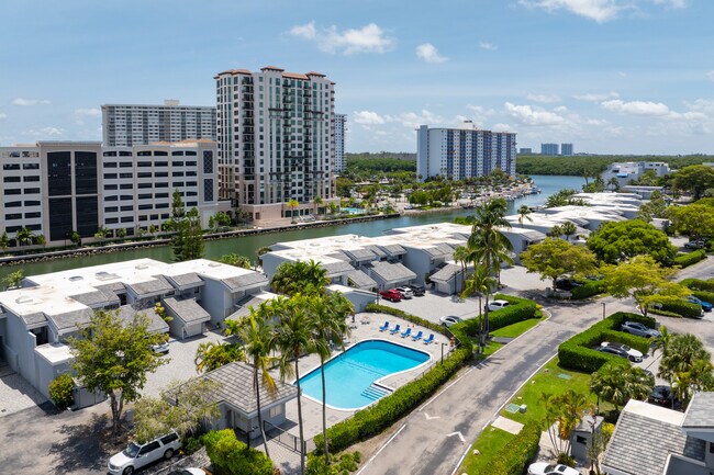 Poinciana Island Condominium in Sunny Isles Beach, FL - Building Photo - Building Photo