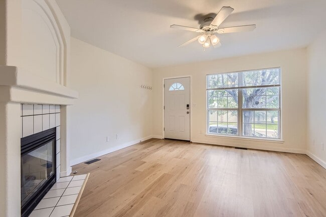 1034 S Paris Ct in Aurora, CO - Building Photo - Building Photo