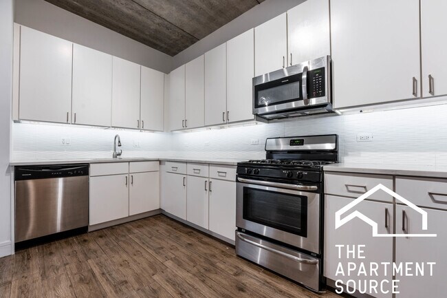 2944 N Halsted St in Chicago, IL - Building Photo - Building Photo