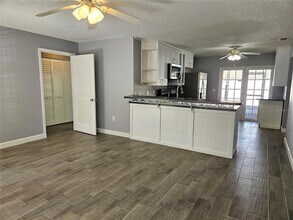 272 Loyola Rd in Venice, FL - Foto de edificio - Building Photo