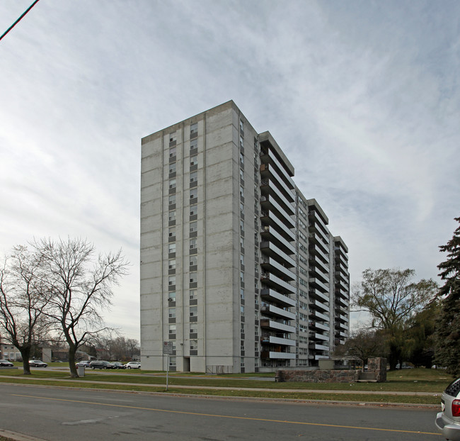 Marcher Towers in Toronto, ON - Building Photo - Building Photo