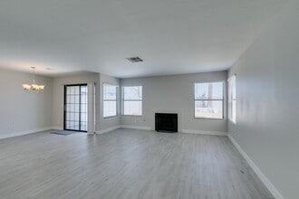 2300 Chapman Hill Dr in Las Vegas, NV - Building Photo - Building Photo