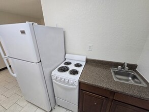 126 Alton Ave in Charlotte, TX - Foto de edificio - Building Photo