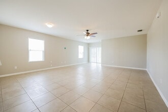 627 SW 27th Terrace in Cape Coral, FL - Foto de edificio - Building Photo