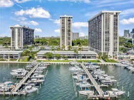 1901 Brickell Ave in Miami, FL - Building Photo