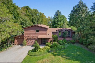 6 Lark Ave in White Plains, NY - Building Photo