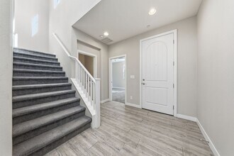 5 Lilla Rosa St in Henderson, NV - Building Photo - Building Photo