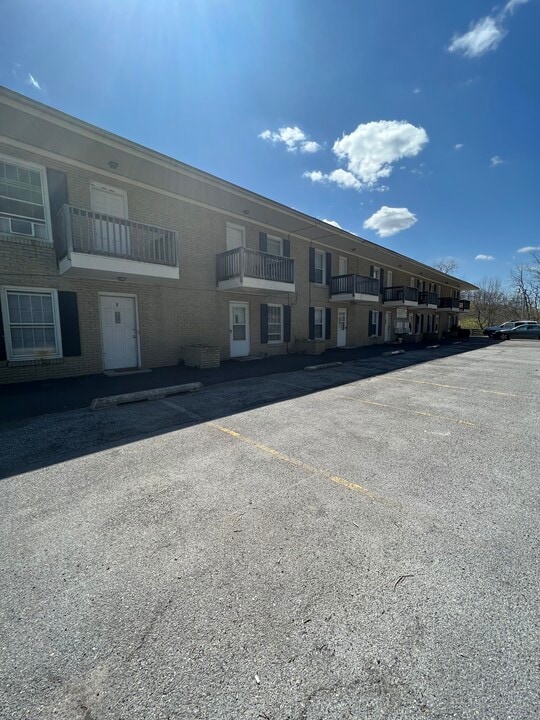 100 Carter Dr, Unit Apt 14 in Princeton, WV - Building Photo