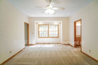 14020 SW 158th Terrace in Portland, OR - Building Photo - Building Photo