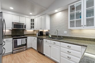 579 S Sierra Ave in Solana Beach, CA - Building Photo - Building Photo