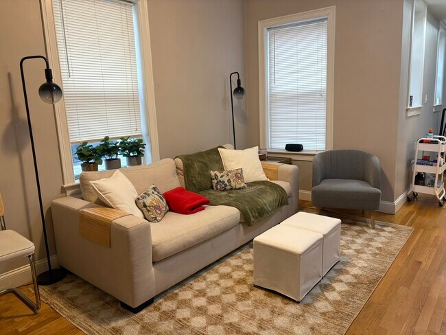 23 Saint Lukes Rd in Boston, MA - Foto de edificio - Building Photo