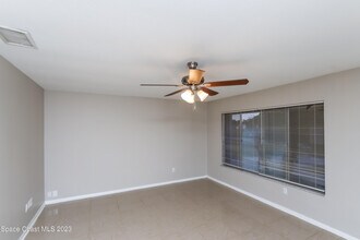 229 SW Kentwood Rd in Port St. Lucie, FL - Building Photo - Building Photo
