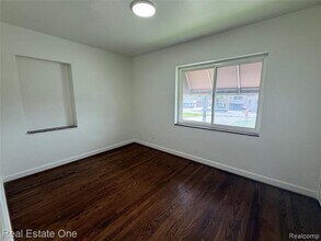 24720 Michigan Ave in Dearborn, MI - Building Photo - Building Photo