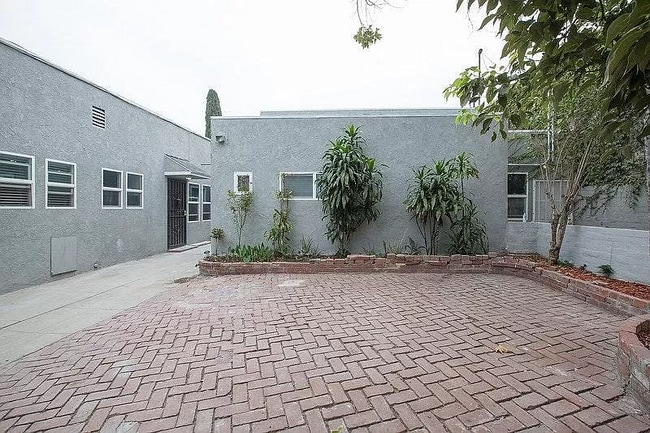 6809 West Blvd, Unit B in Inglewood, CA - Building Photo - Building Photo