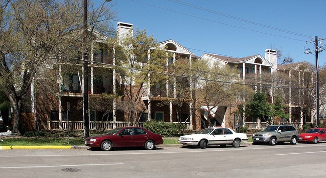 Nueces Oaks Condominiums in Austin, TX - Building Photo - Building Photo