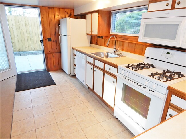 2133 NY-65, Unit Apt 2 in Bloomfield, NY - Building Photo - Building Photo