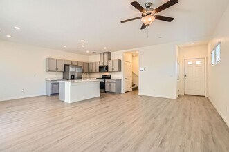 4705 Midnight Clfs Ave in Las Vegas, NV - Building Photo - Building Photo