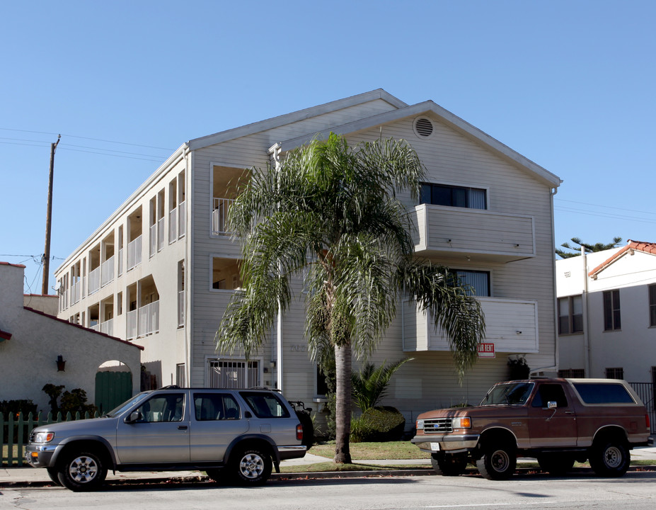 767 Redondo Ave in Long Beach, CA - Building Photo