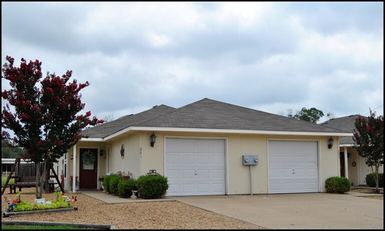 Mabank Duplexes in Mabank, TX - Building Photo