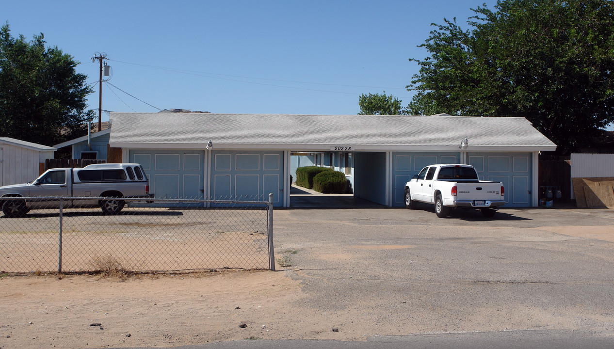 20225 Rimrock Rd in Apple Valley, CA - Foto de edificio