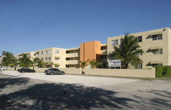 The Palms 51 Condo in North Miami Beach, FL - Building Photo - Building Photo