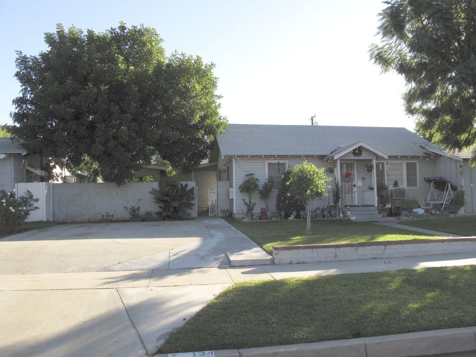 134 S Washington Ave in Glendora, CA - Foto de edificio