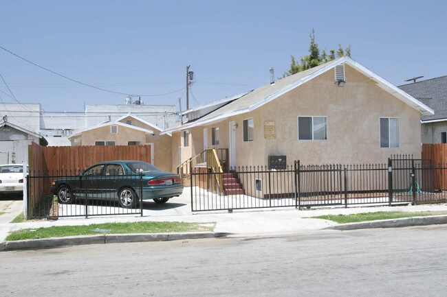 1063-1067 Lewis Ave in Long Beach, CA - Building Photo - Building Photo