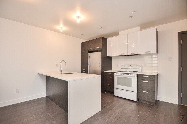1400 Rue Lucien-Paiement in Laval, QC - Building Photo - Building Photo