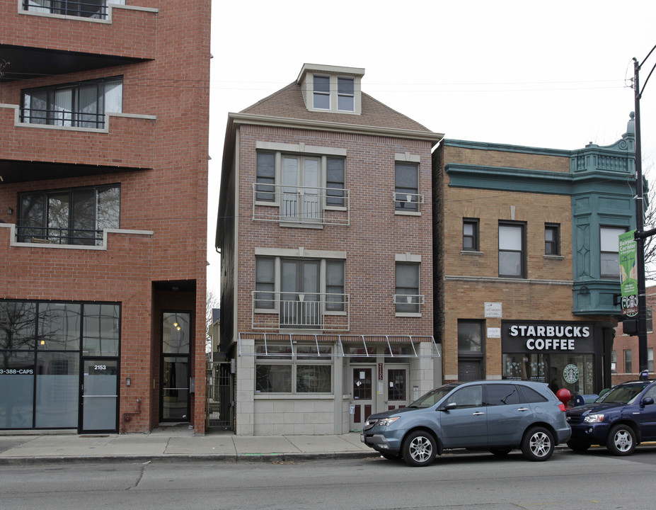 2155 W Belmont Ave in Chicago, IL - Foto de edificio