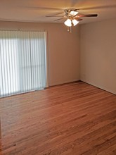 Division Falls Apartments in Villa Park, IL - Building Photo - Building Photo