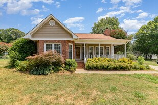 5142 Blackberry Ln in Matthews, NC - Building Photo