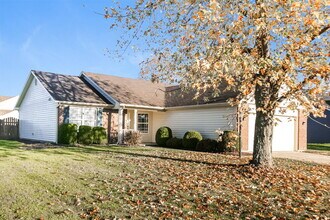 6566 Crossbridge Dr in Noblesville, IN - Foto de edificio - Building Photo