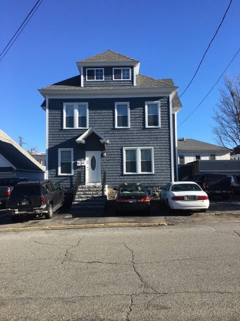 18 Mt Vernon St in Lowell, MA - Building Photo