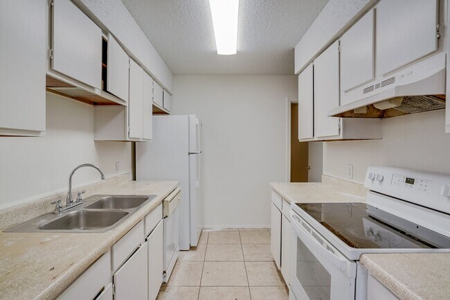 907 Fieldwood Dr in Austin, TX - Building Photo - Building Photo