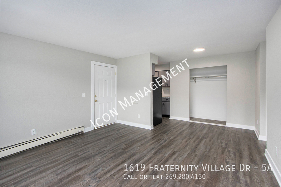 1619 Fraternity Village Dr in Kalamazoo, MI - Foto de edificio