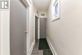 852 Carlaw Ave in Toronto, ON - Building Photo - Building Photo