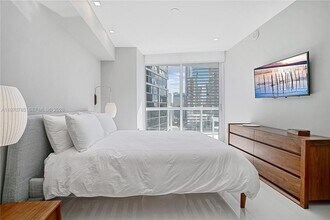475 Brickell Ave, Unit 1913 in Miami, FL - Building Photo - Building Photo