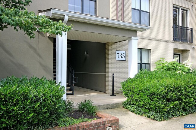 735 Walker Square in Charlottesville, VA - Foto de edificio - Building Photo