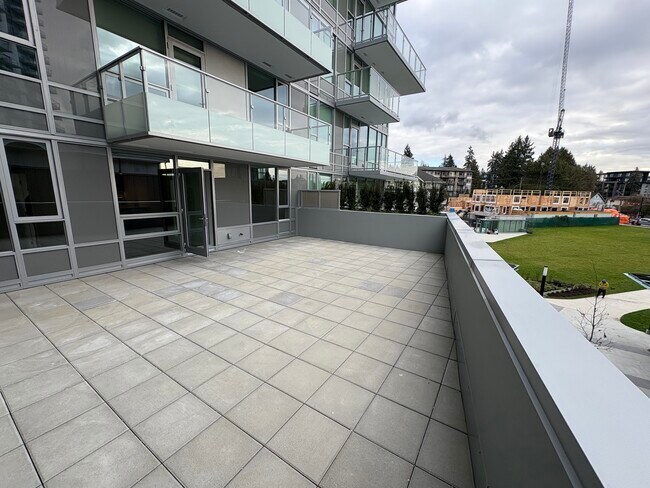 567 Emerson St in Coquitlam, BC - Building Photo - Building Photo